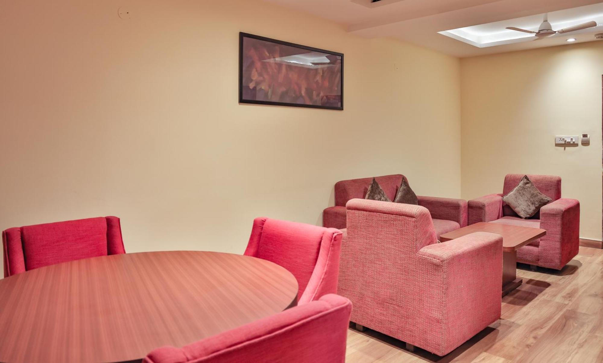 Hotel Cama Mohali Esterno foto