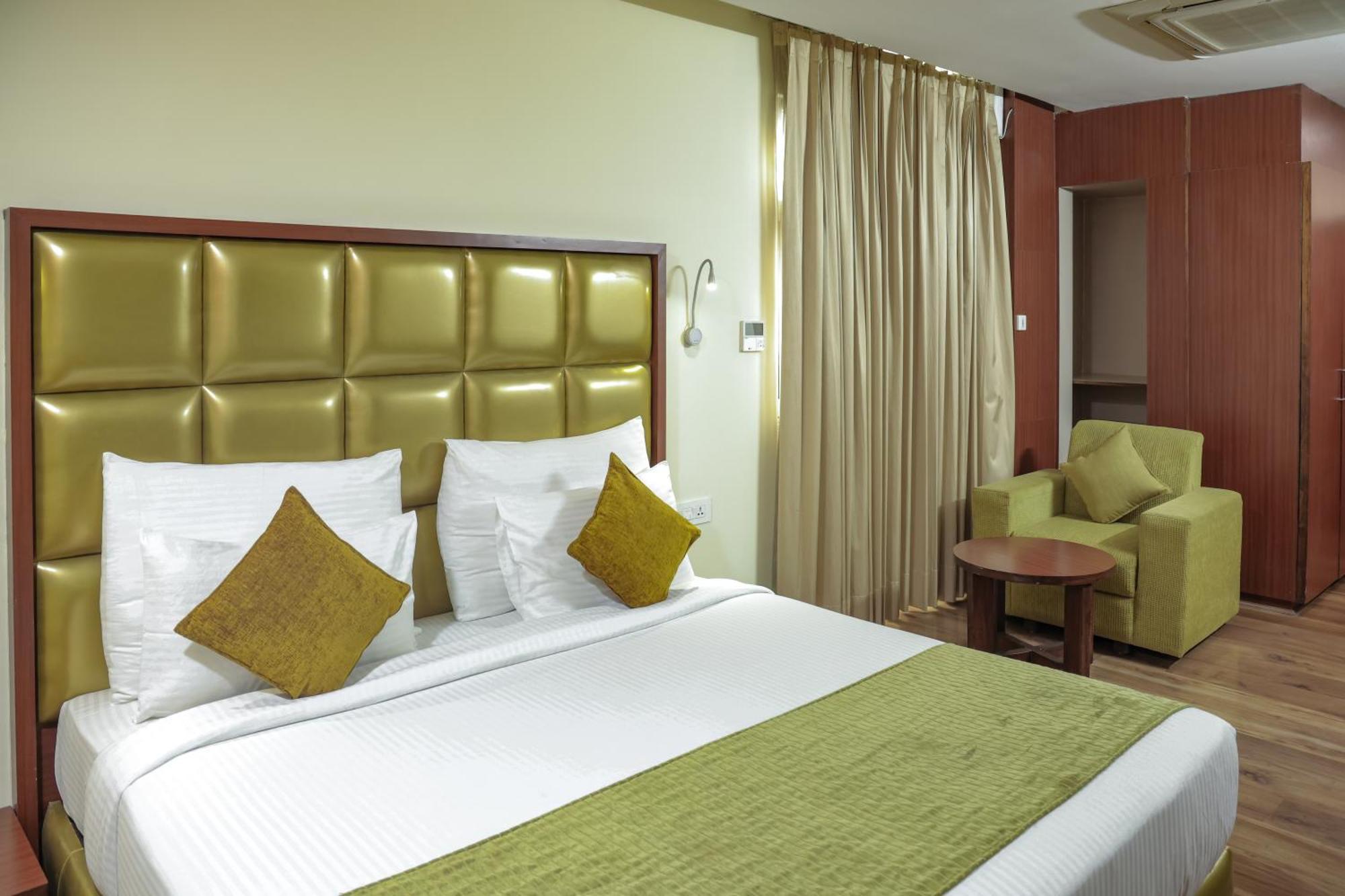 Hotel Cama Mohali Esterno foto