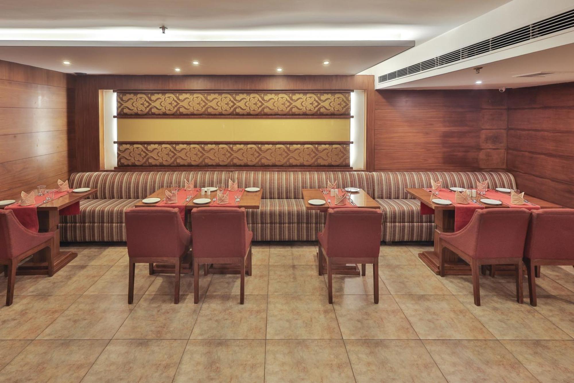 Hotel Cama Mohali Esterno foto
