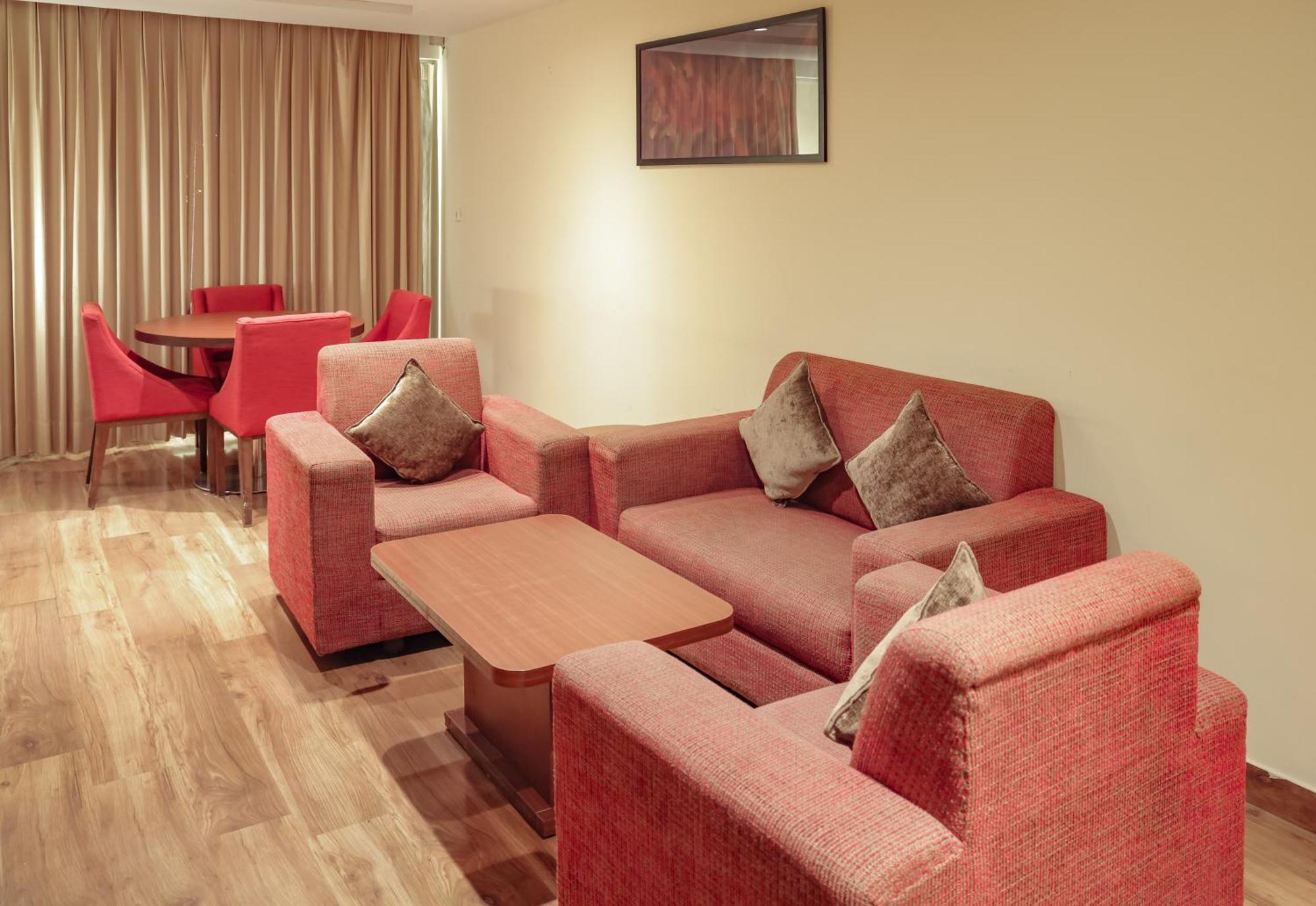 Hotel Cama Mohali Esterno foto