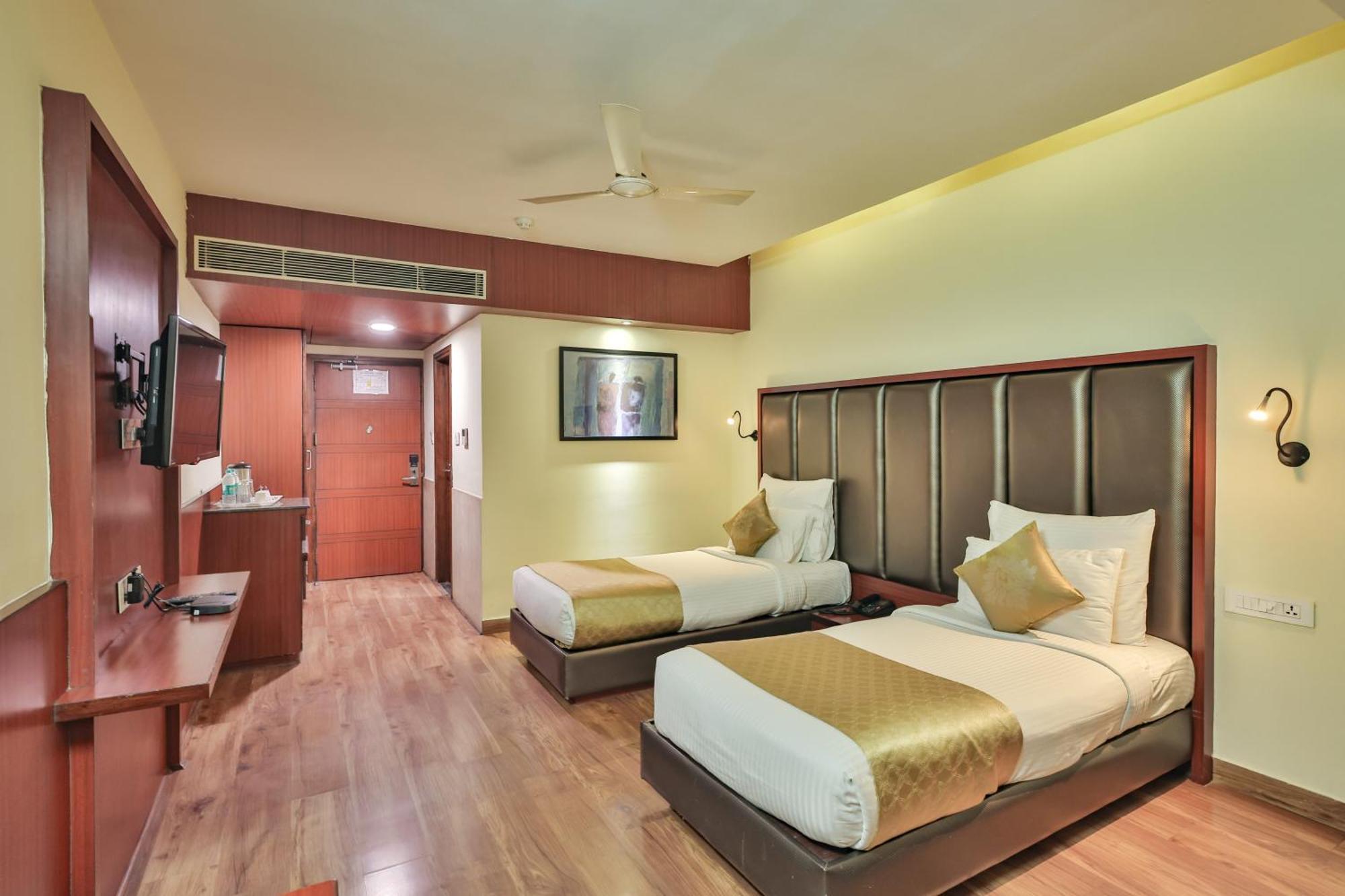 Hotel Cama Mohali Esterno foto