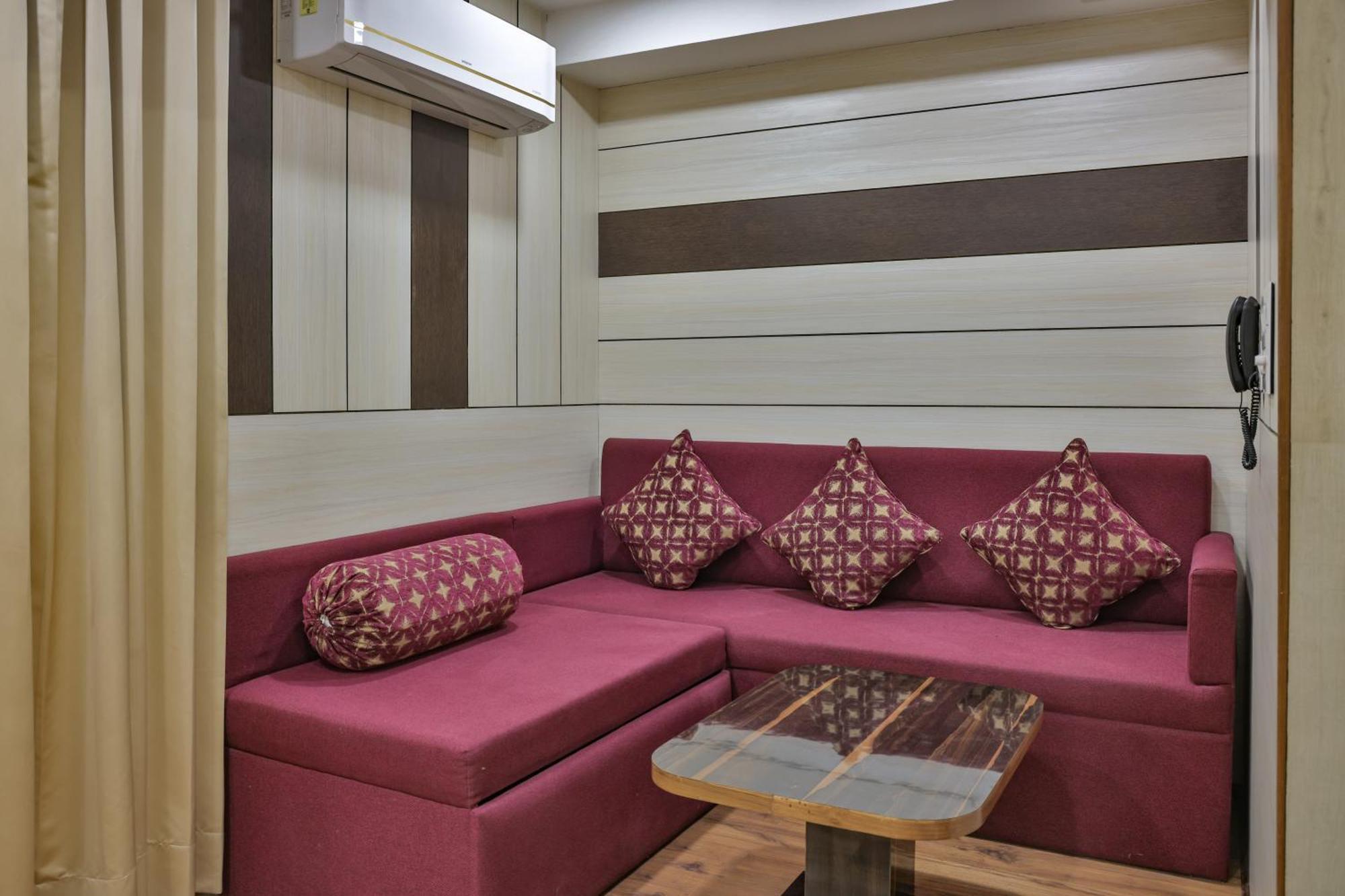 Hotel Cama Mohali Esterno foto