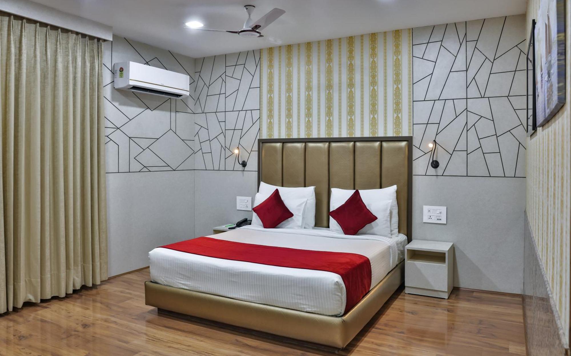 Hotel Cama Mohali Esterno foto