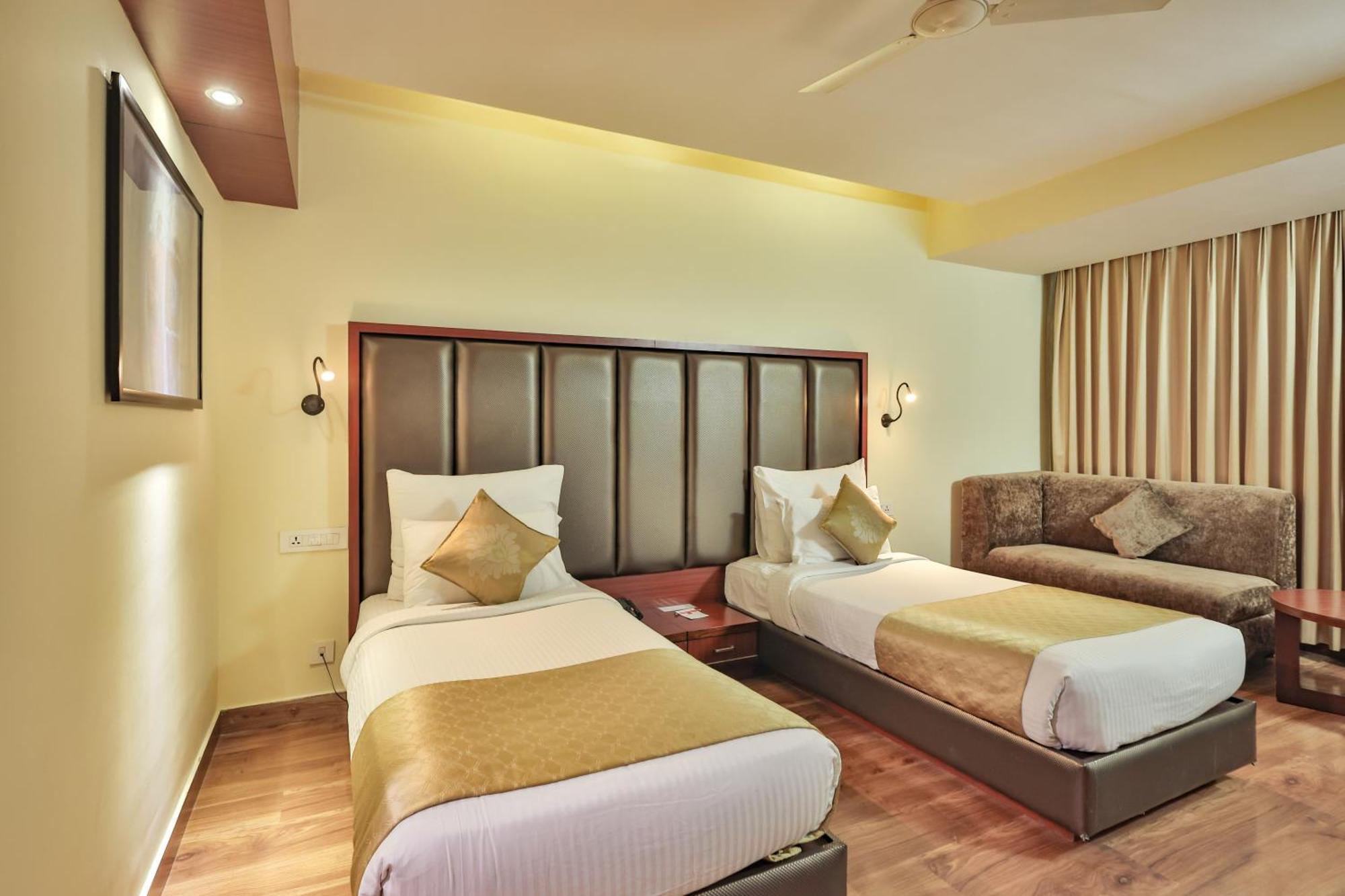 Hotel Cama Mohali Esterno foto