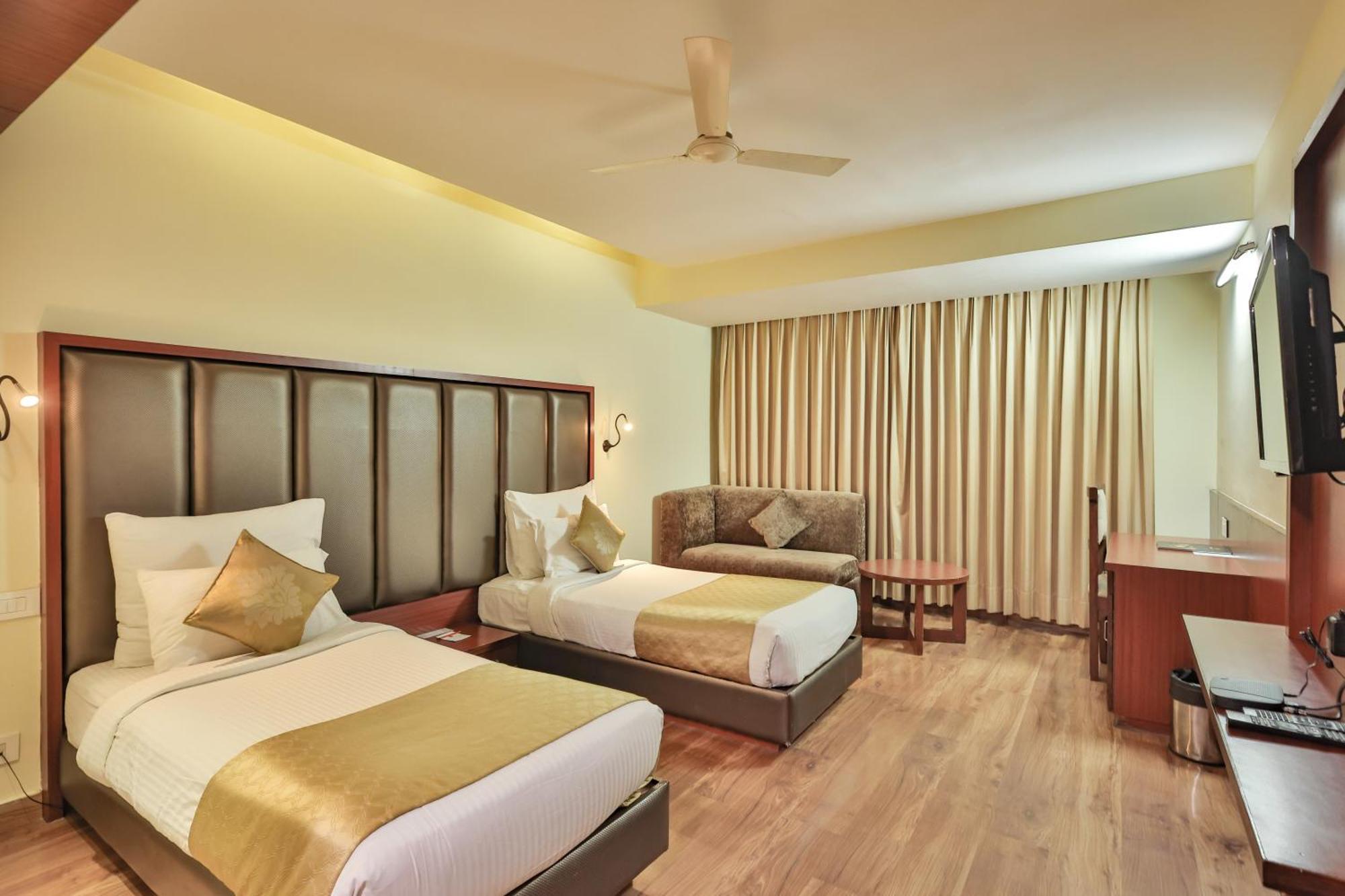 Hotel Cama Mohali Esterno foto