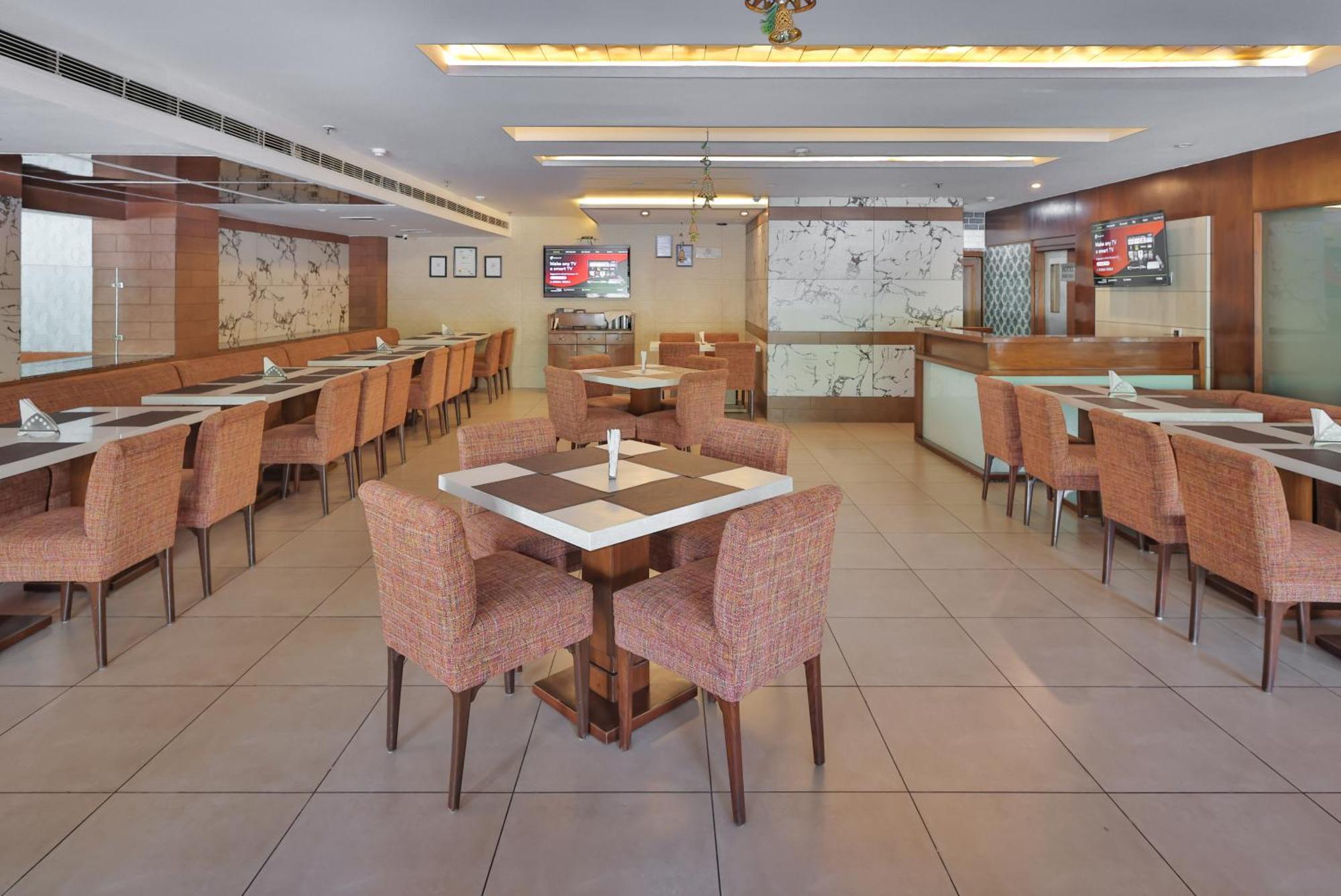 Hotel Cama Mohali Esterno foto