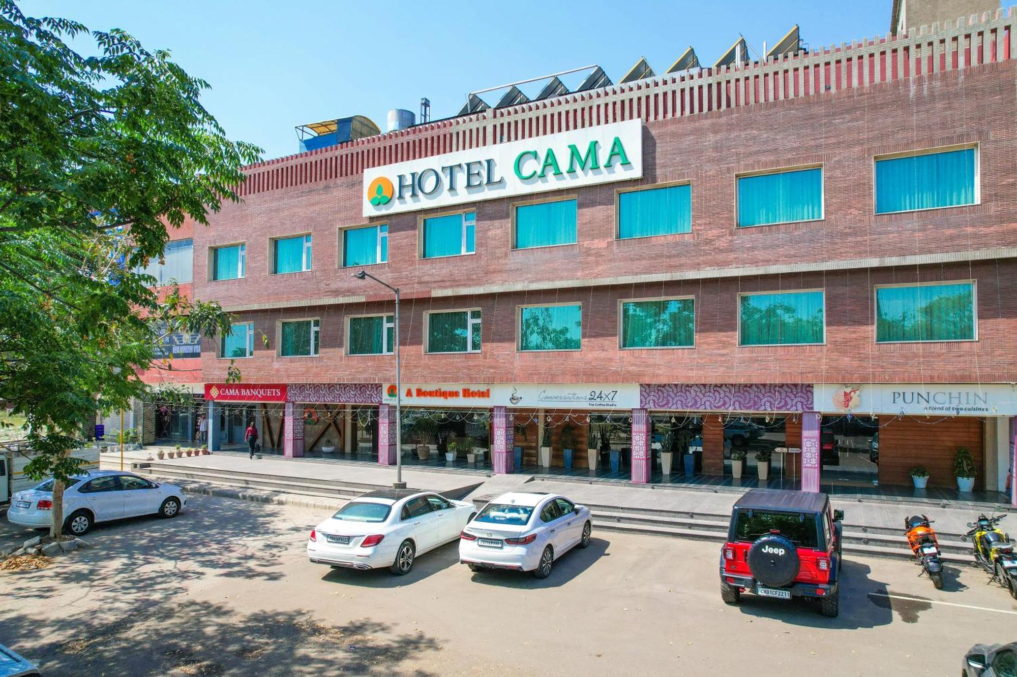 Hotel Cama Mohali Esterno foto