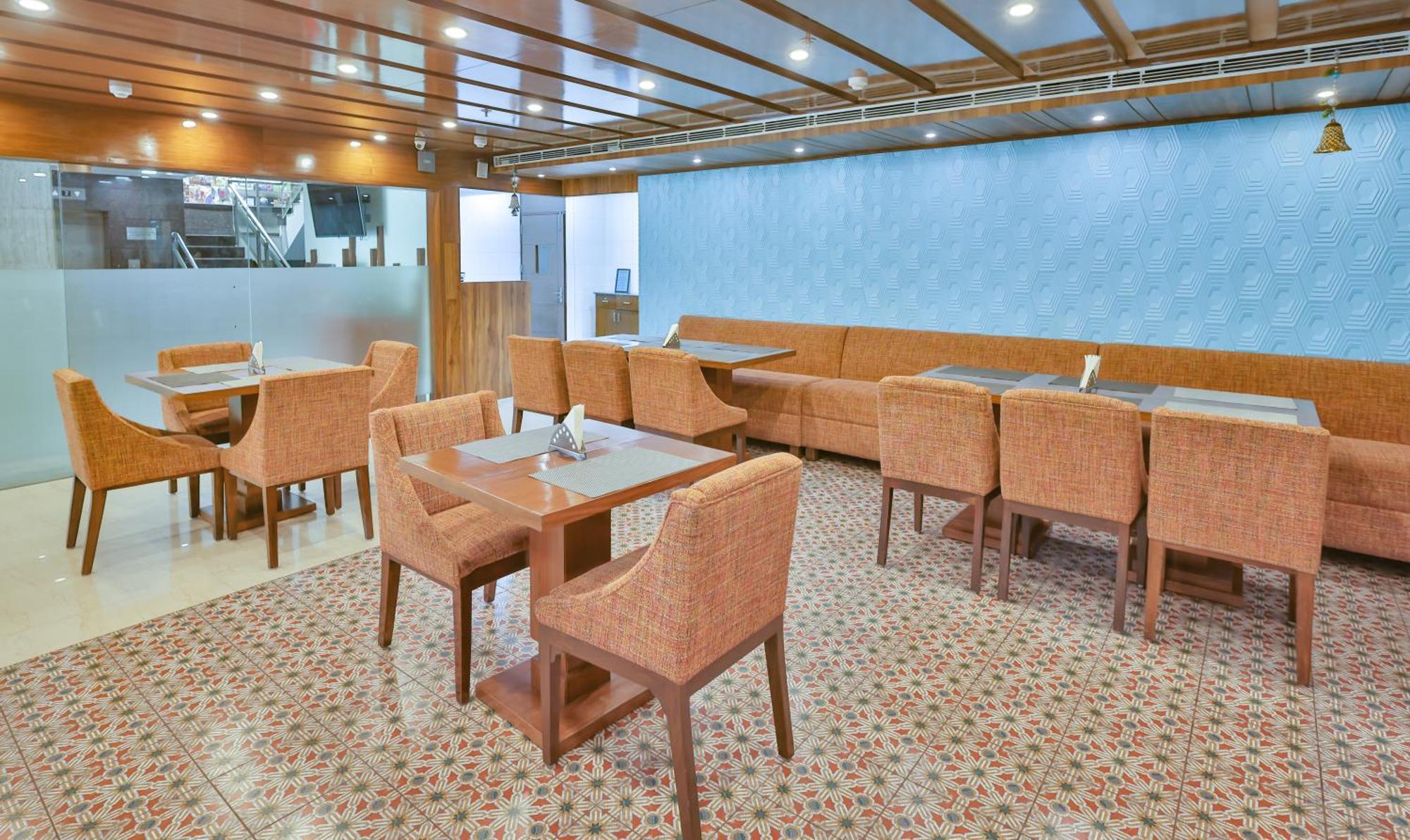 Hotel Cama Mohali Esterno foto